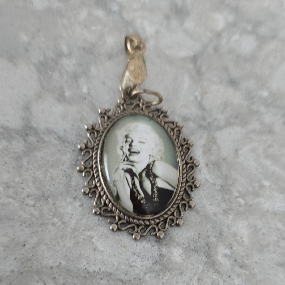 Elegant Silver Brooch with Classic Portrait